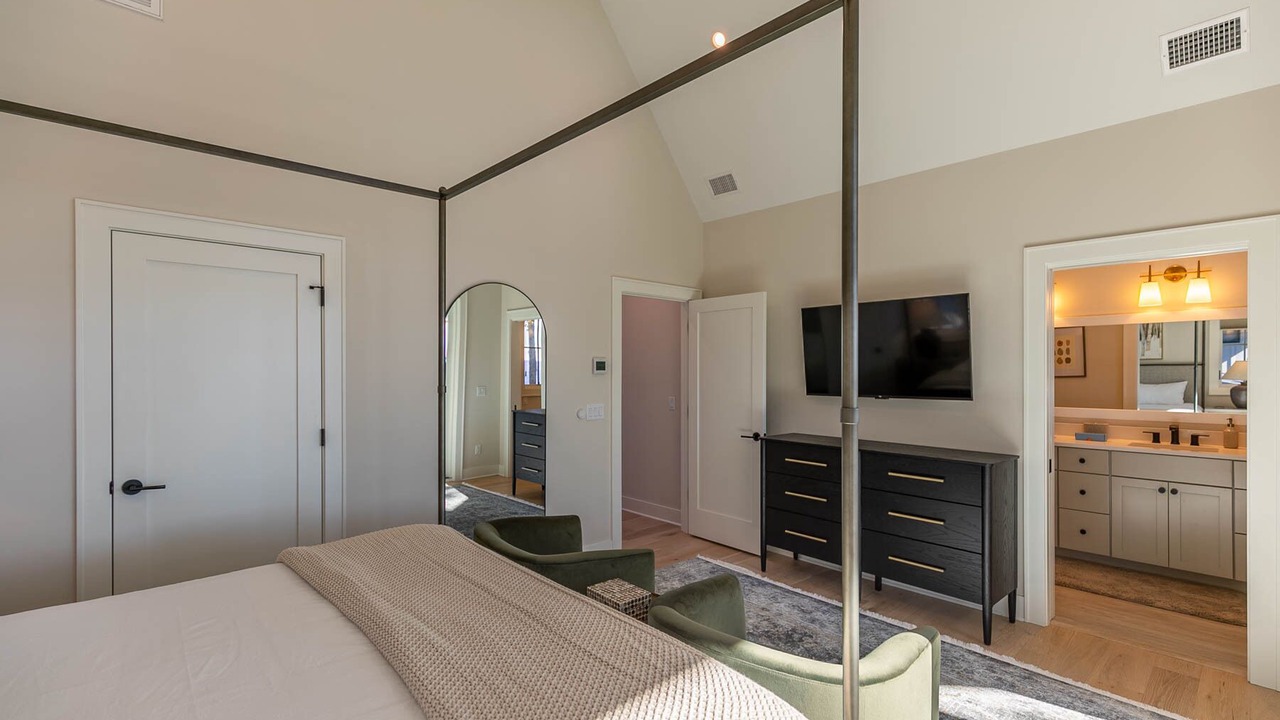 Photo of Bedroom in Lenoir