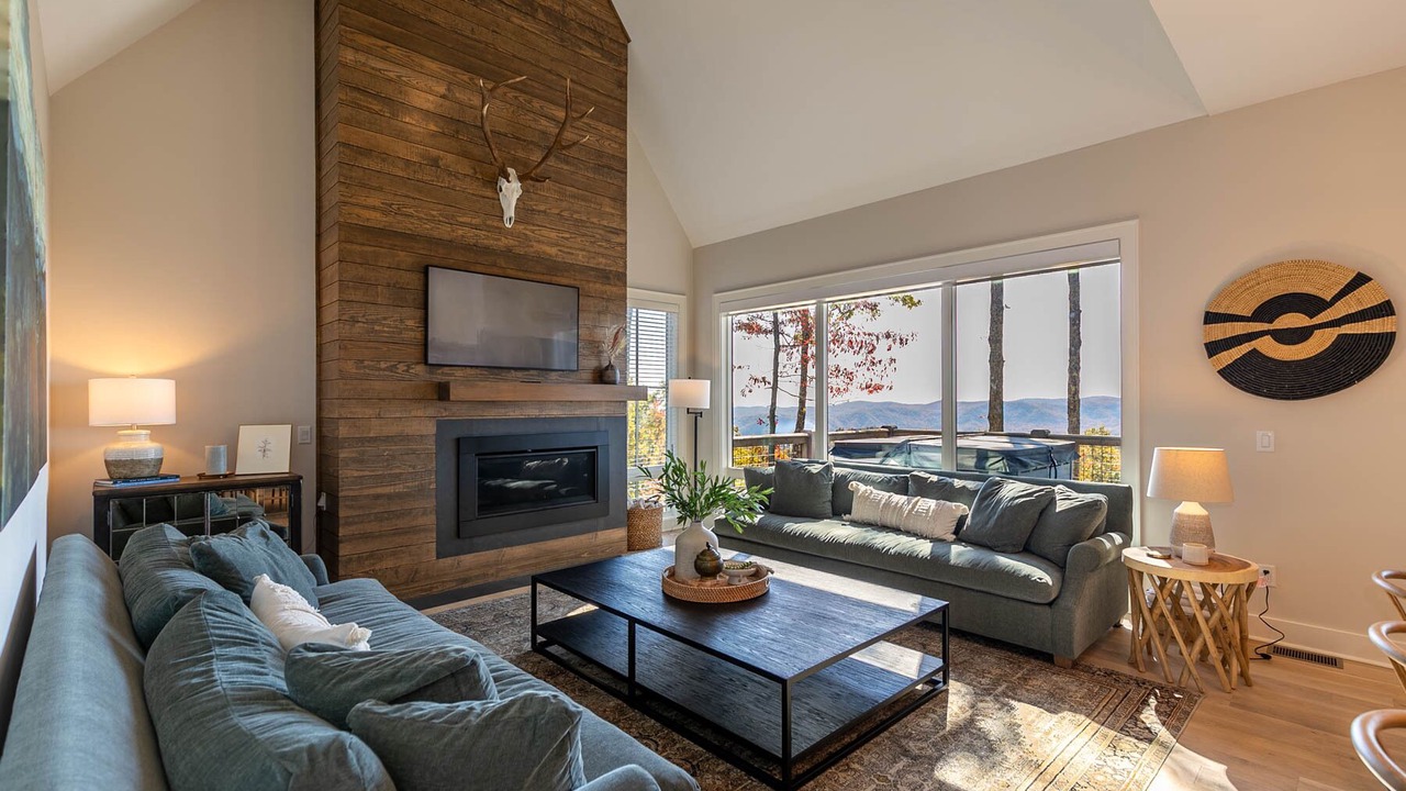 Photo of Livingroom in Lenoir