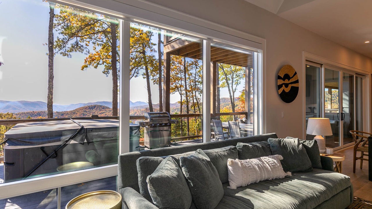 Photo of Livingroom in Lenoir