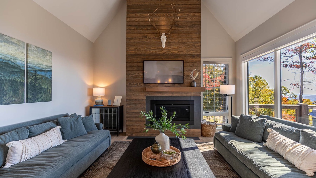 Photo of Livingroom in Lenoir