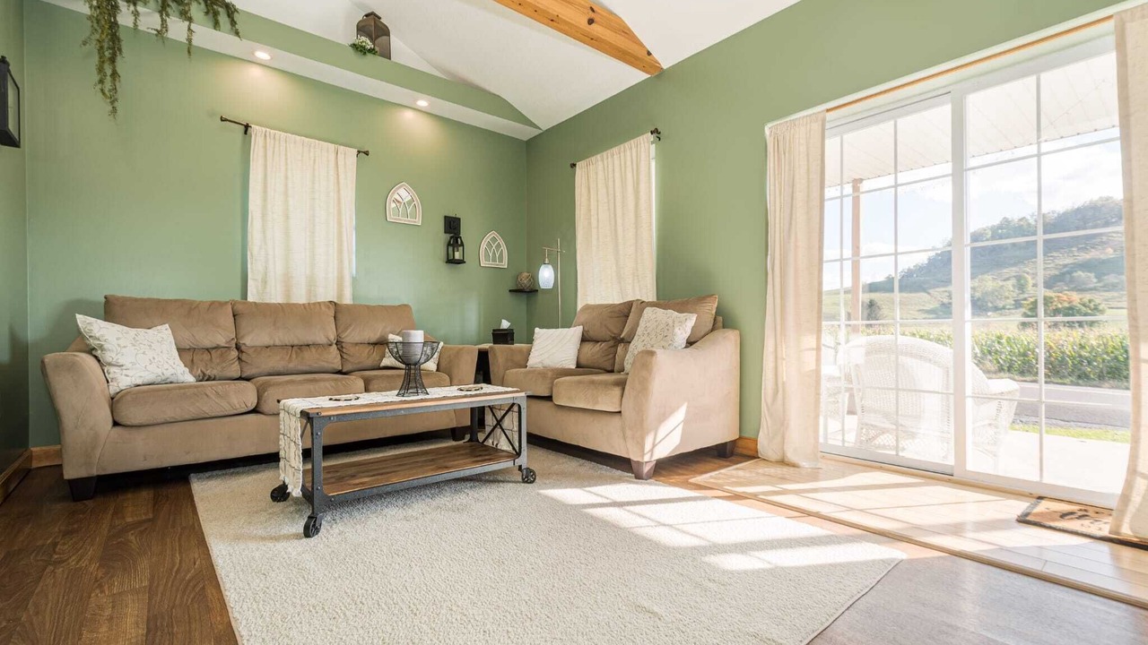 Photo of Livingroom in McHenry
