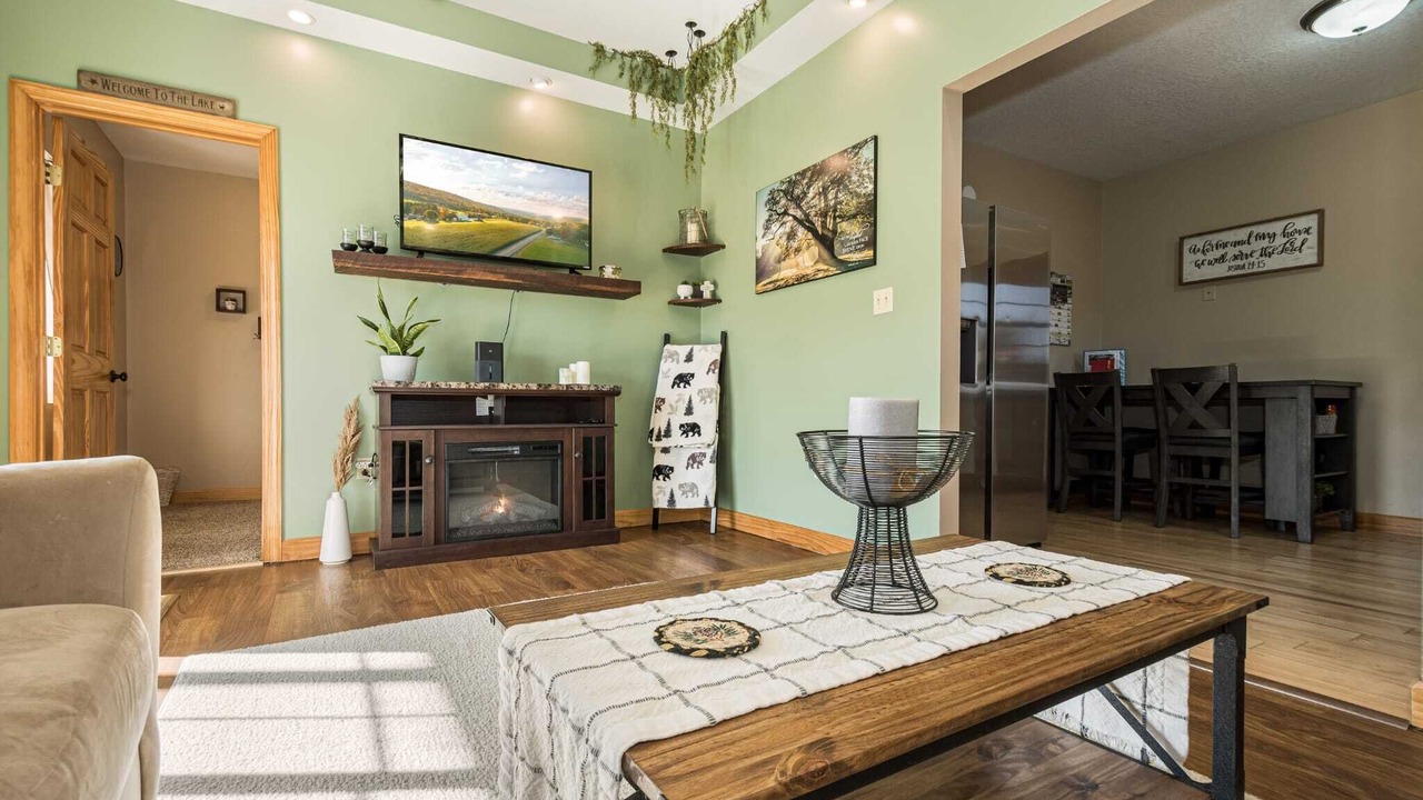 Photo of Livingroom in McHenry