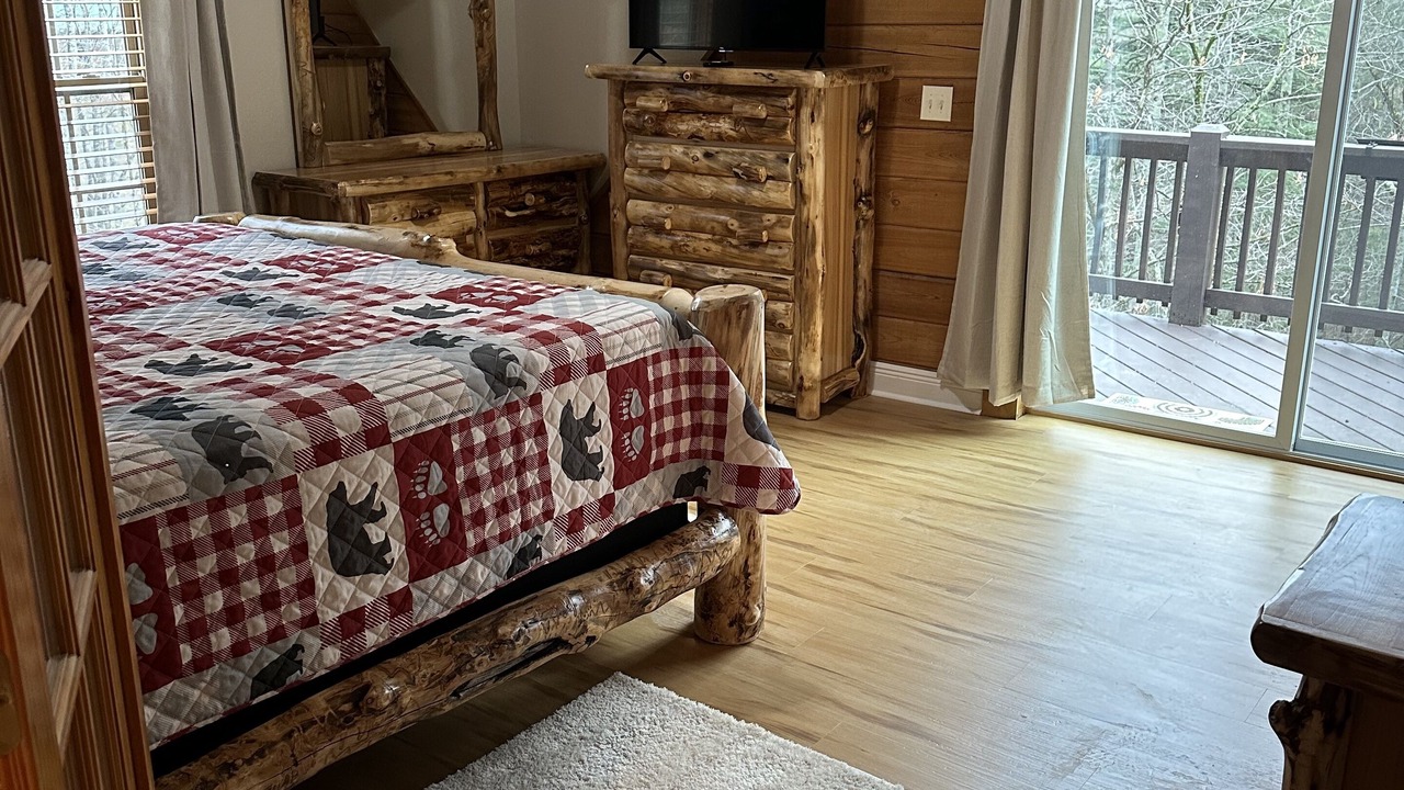Photo of Bedroom in Hendersonville
