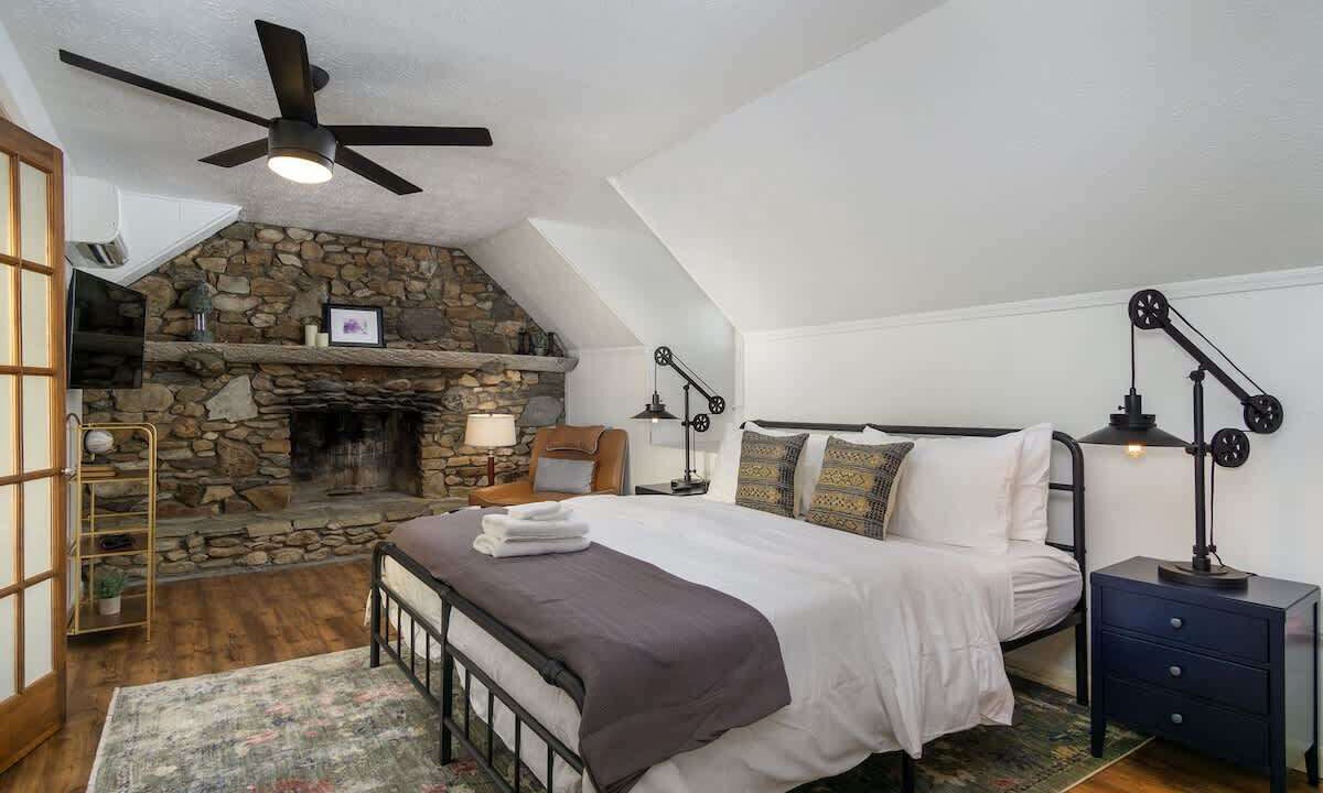 Photo of Livingroom in Asheville