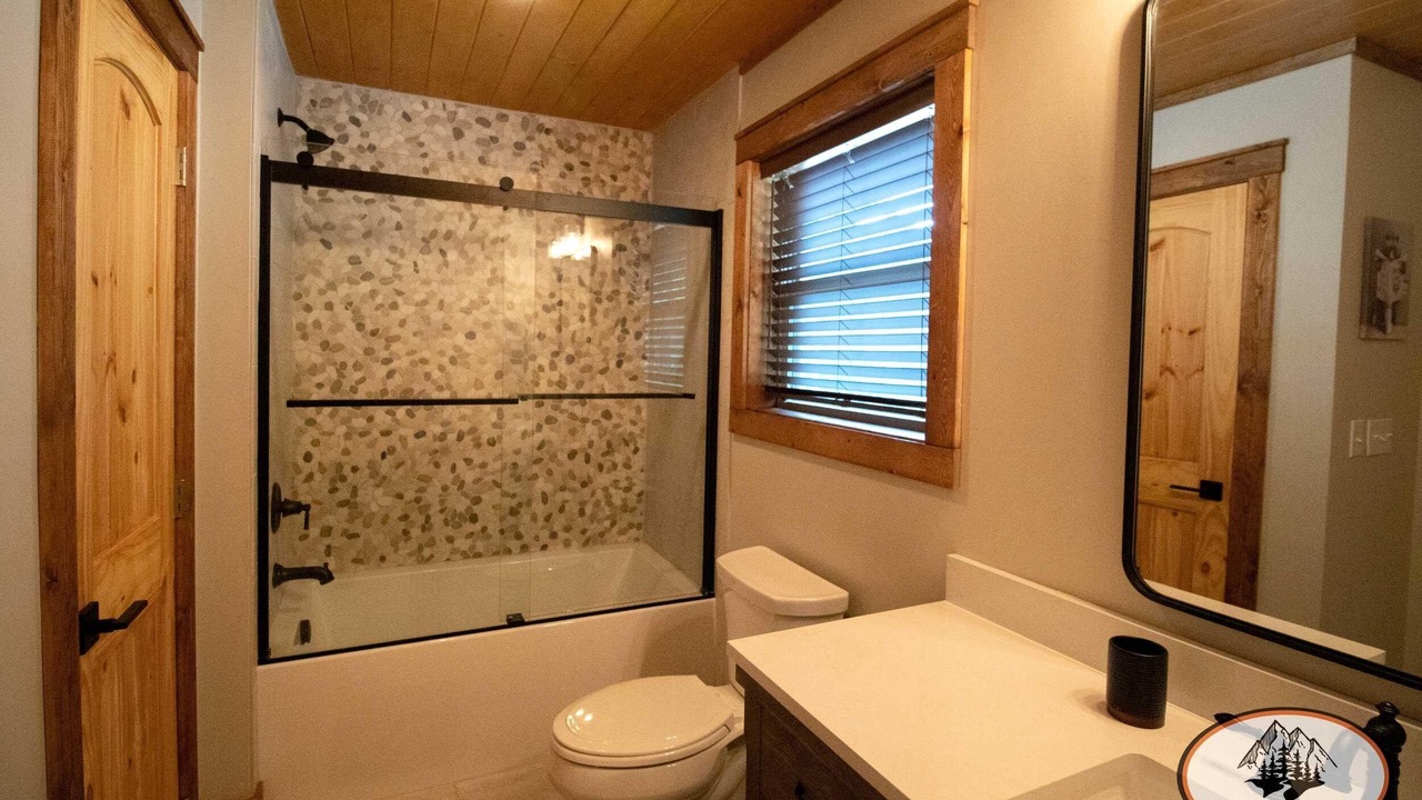Photo of Bathroom in Roan Mountain
