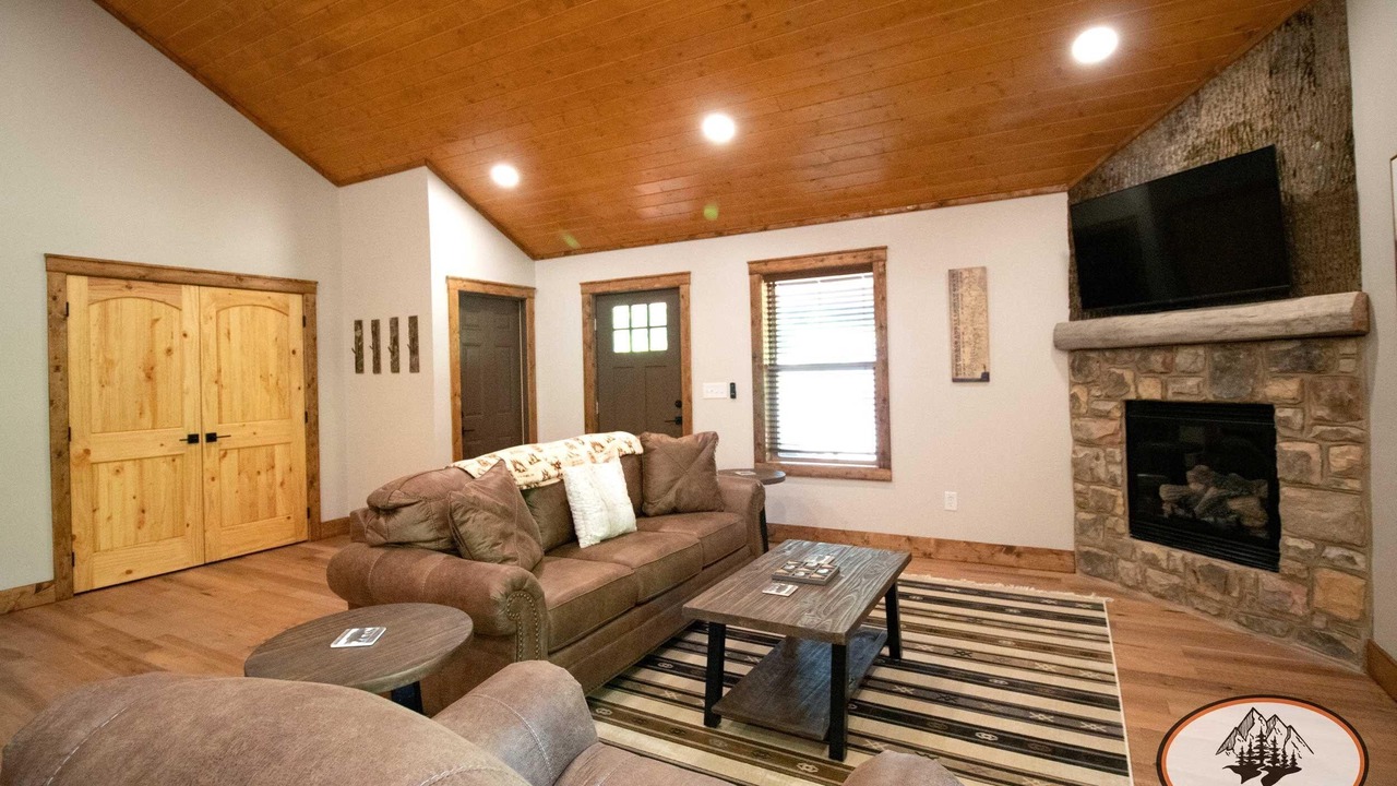 Photo of Livingroom in Roan Mountain