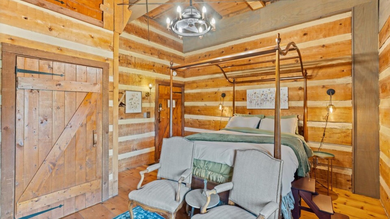 Photo of Bedroom in Townsend