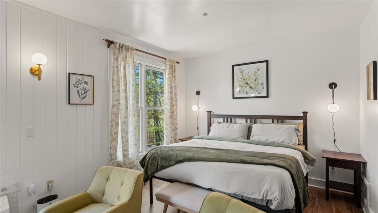 Photo of Bedroom in Townsend