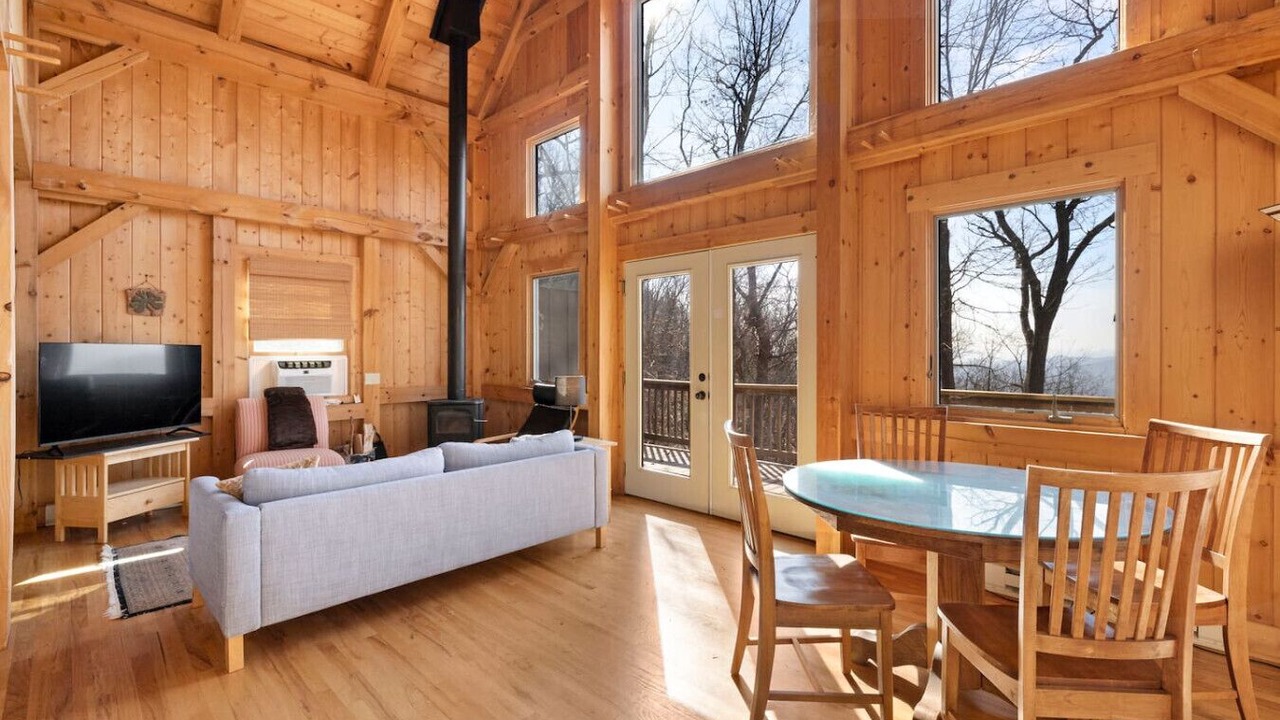 Photo of Livingroom in Swannanoa