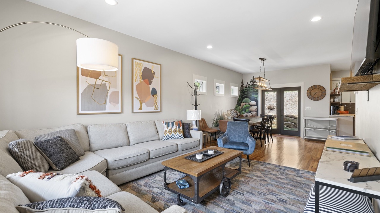 Photo of Livingroom in Swannanoa
