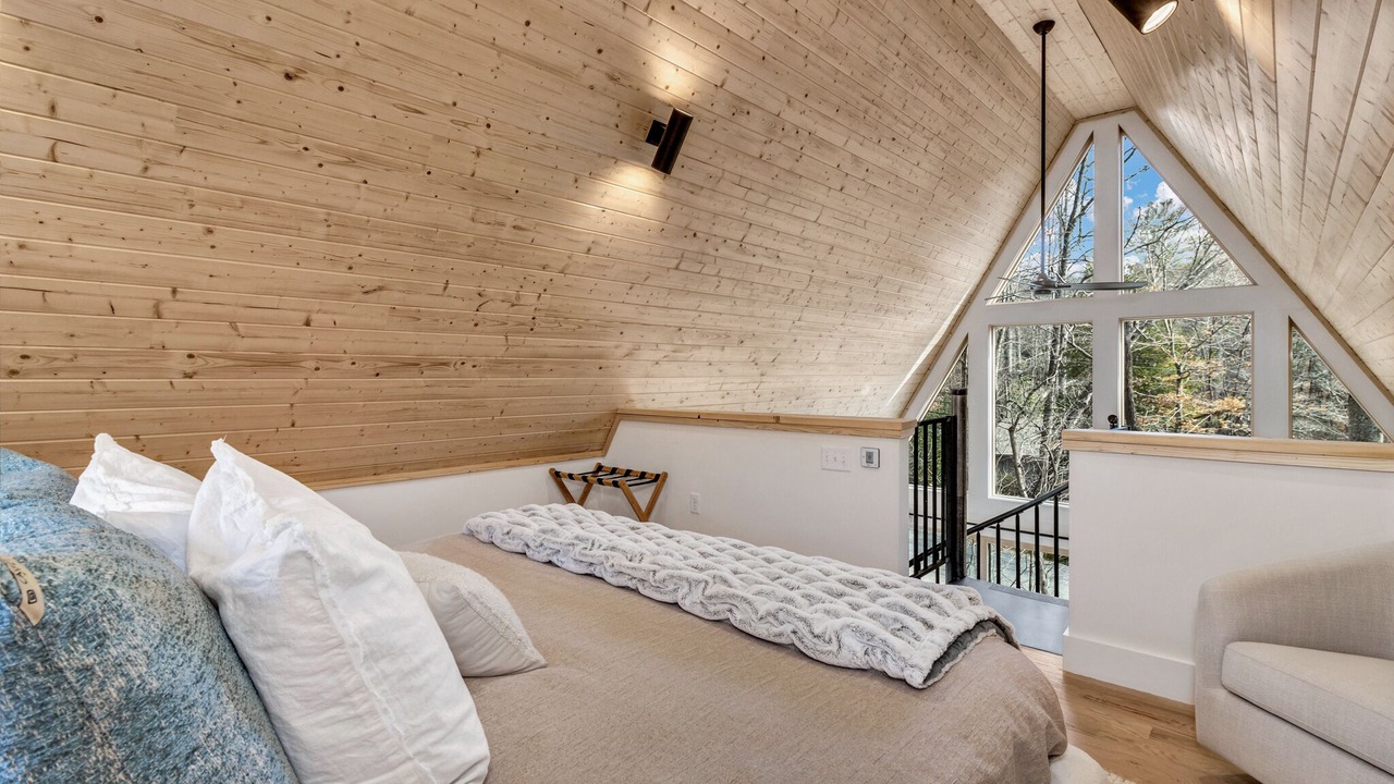 Photo of Bedroom in Swannanoa