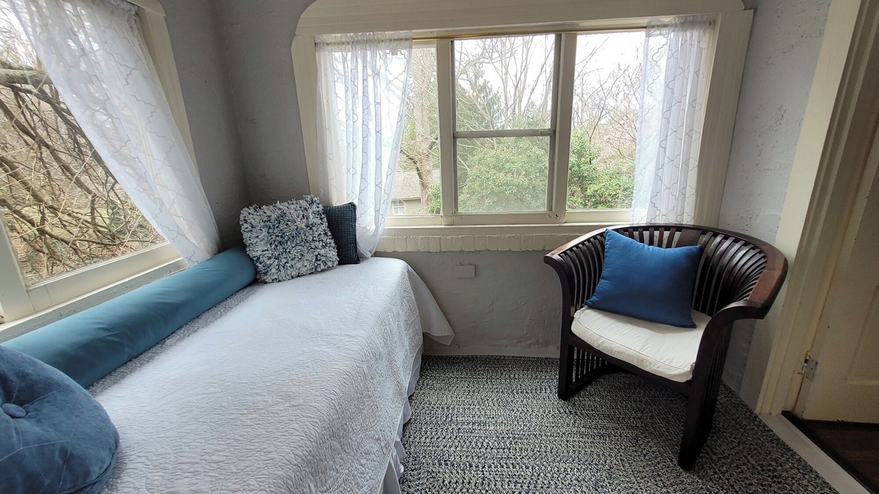 Photo of Bedroom in Grove Park- Sunset