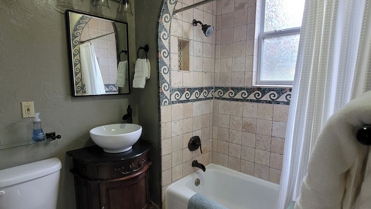 Photo of Bathroom in Grove Park- Sunset