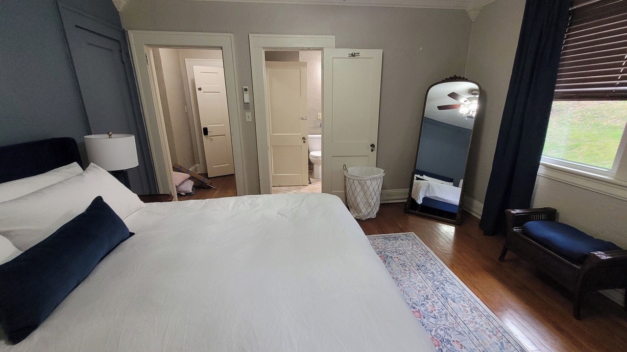Photo of Bedroom in Grove Park- Sunset