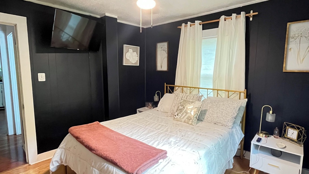 Photo of Bedroom in Woodfin
