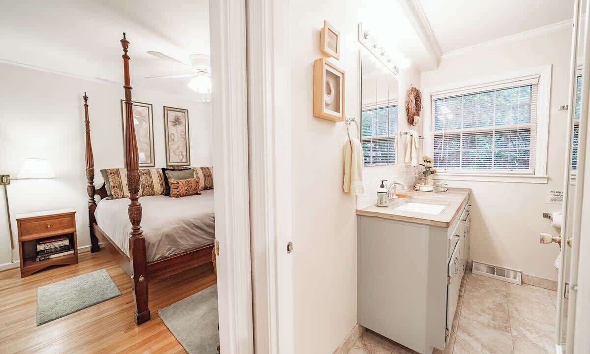 Photo of Bedroom in Mirror Lake