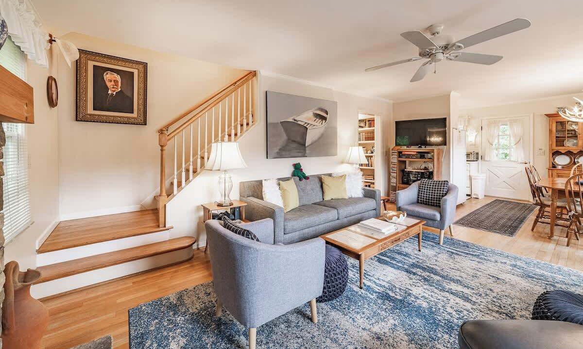 Photo of Livingroom in Mirror Lake
