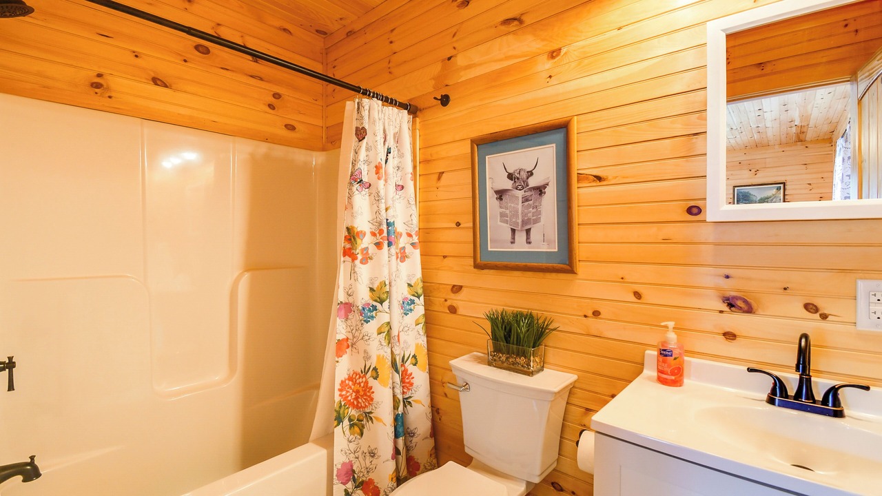 Photo of Bathroom in Beattyville