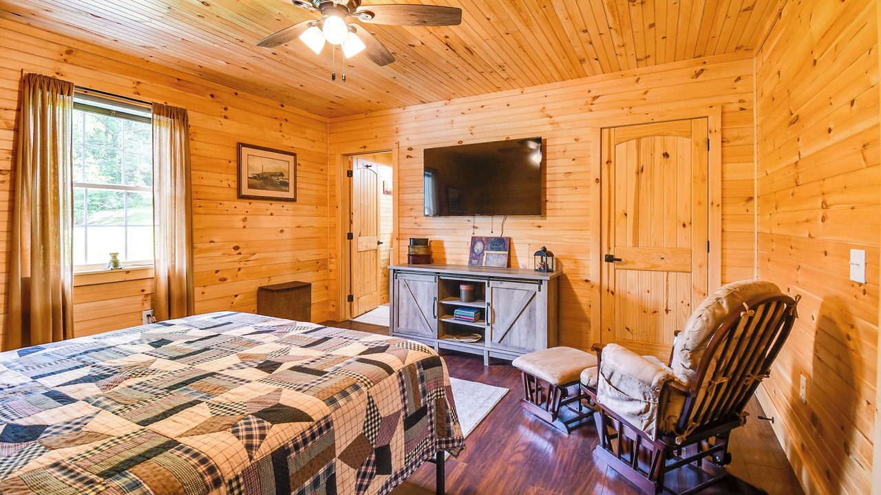 Photo of Bedroom in Beattyville