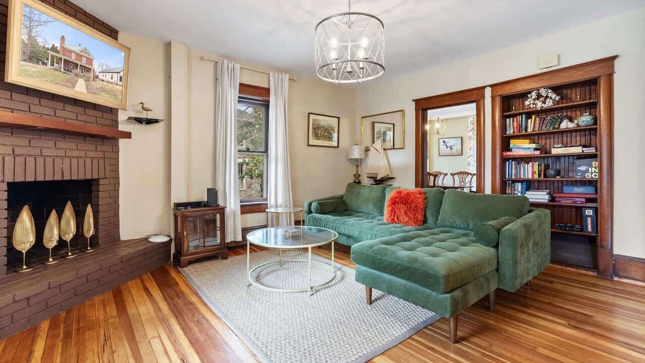 Photo of Livingroom in Harpers Ferry