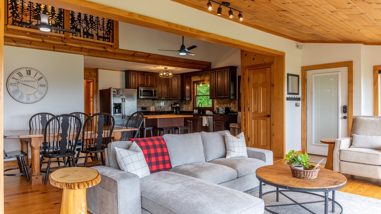 Photo of Livingroom in Lenoir