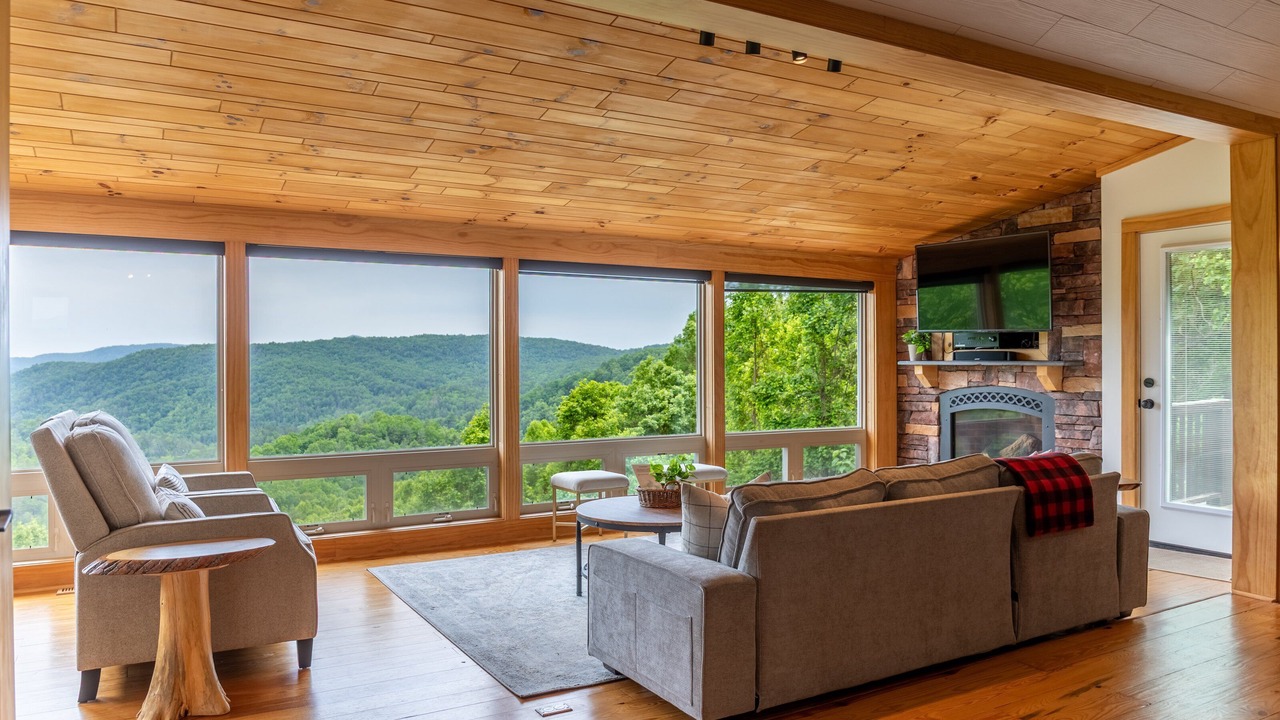 Photo of Livingroom in Lenoir