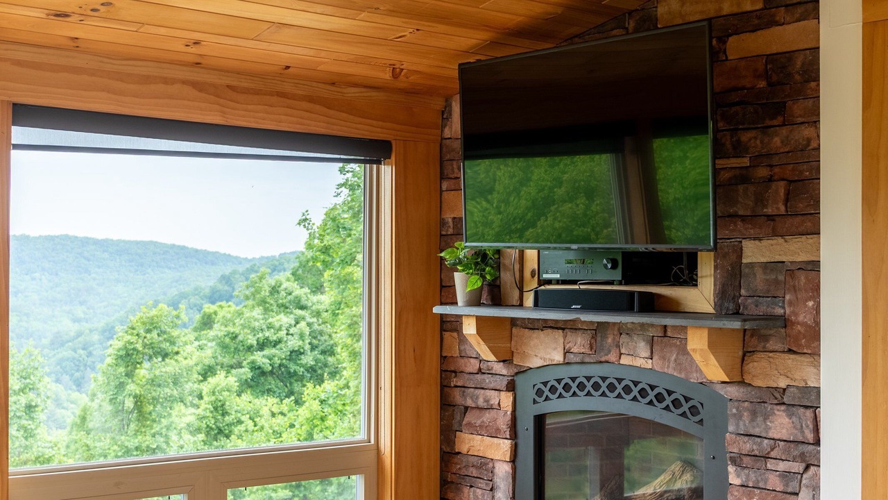 Photo of Livingroom in Lenoir