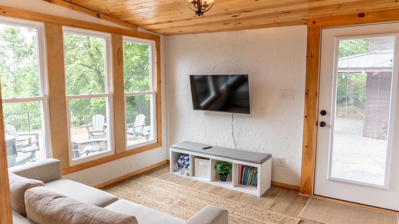 Photo of Livingroom in Lenoir