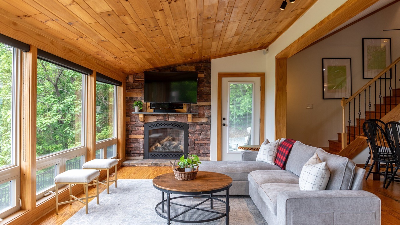Photo of Livingroom in Lenoir