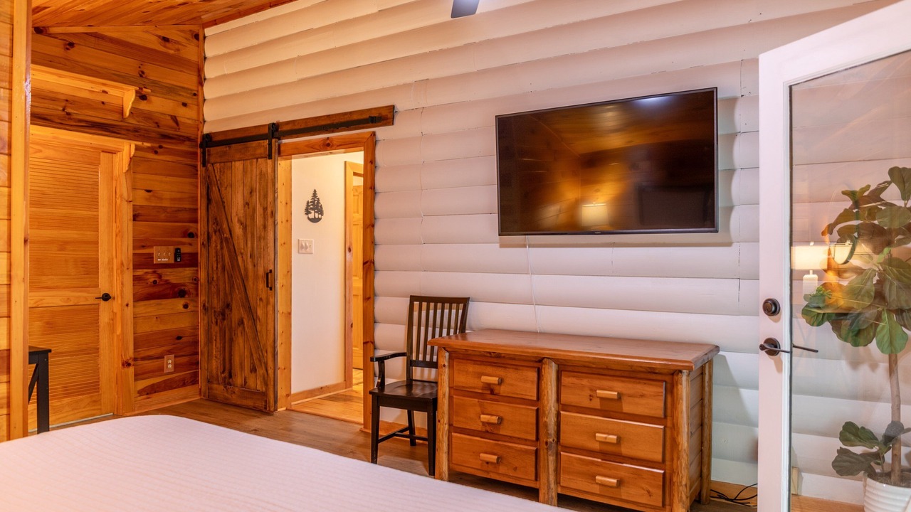 Photo of Bedroom in Lenoir