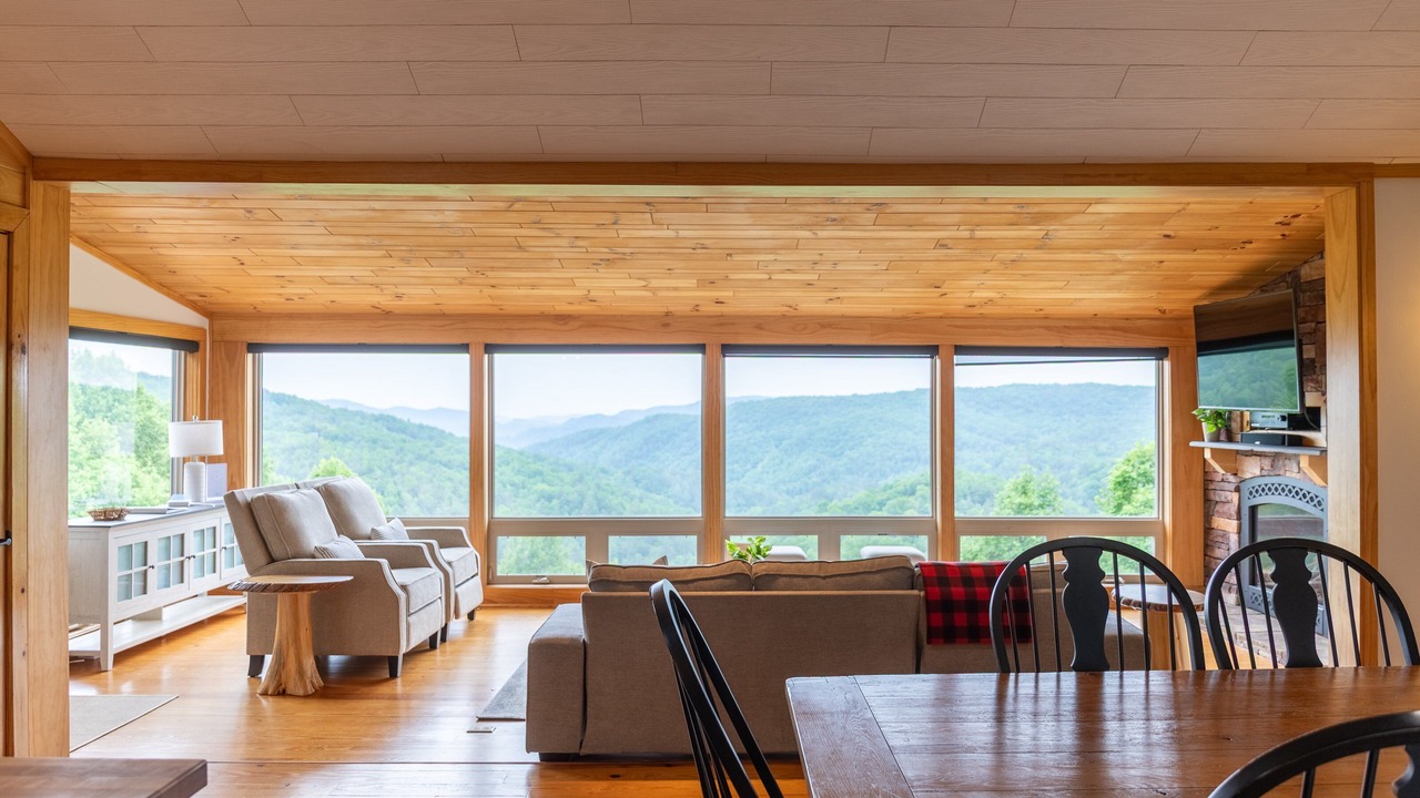 Photo of Livingroom in Lenoir