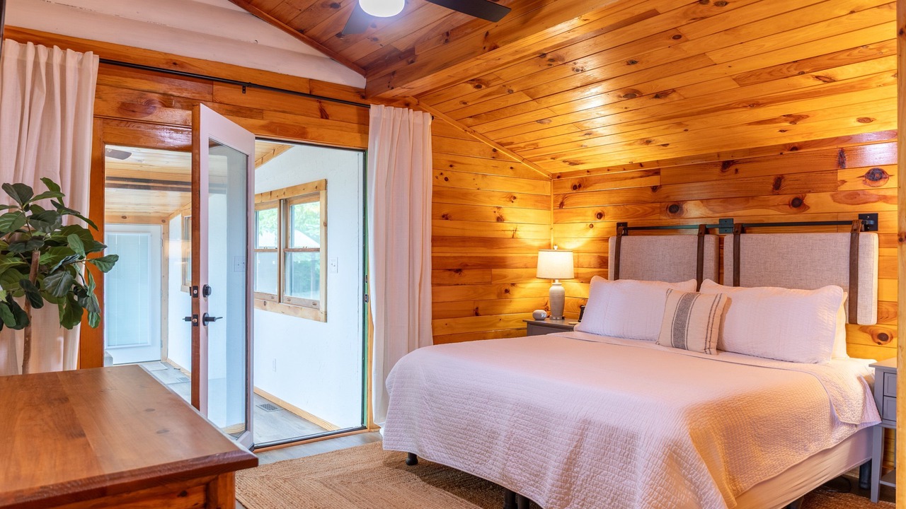 Photo of Bedroom in Lenoir