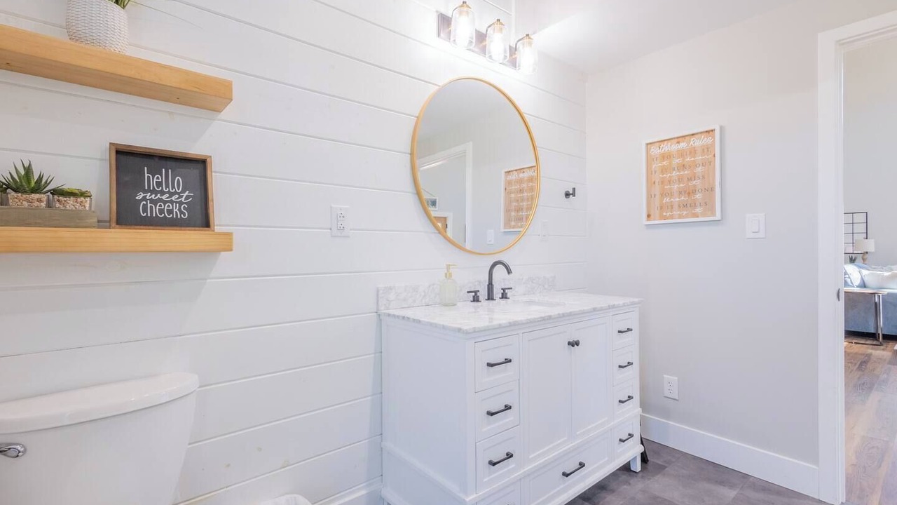 Photo of Bathroom in Clay City