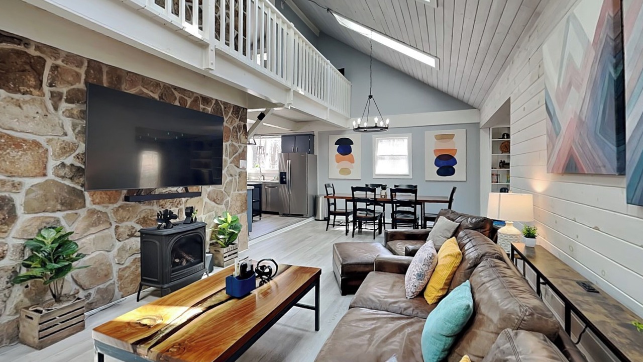 Photo of Livingroom in Oakland