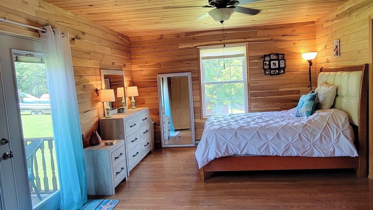 Photo of Bedroom in Clear Creek