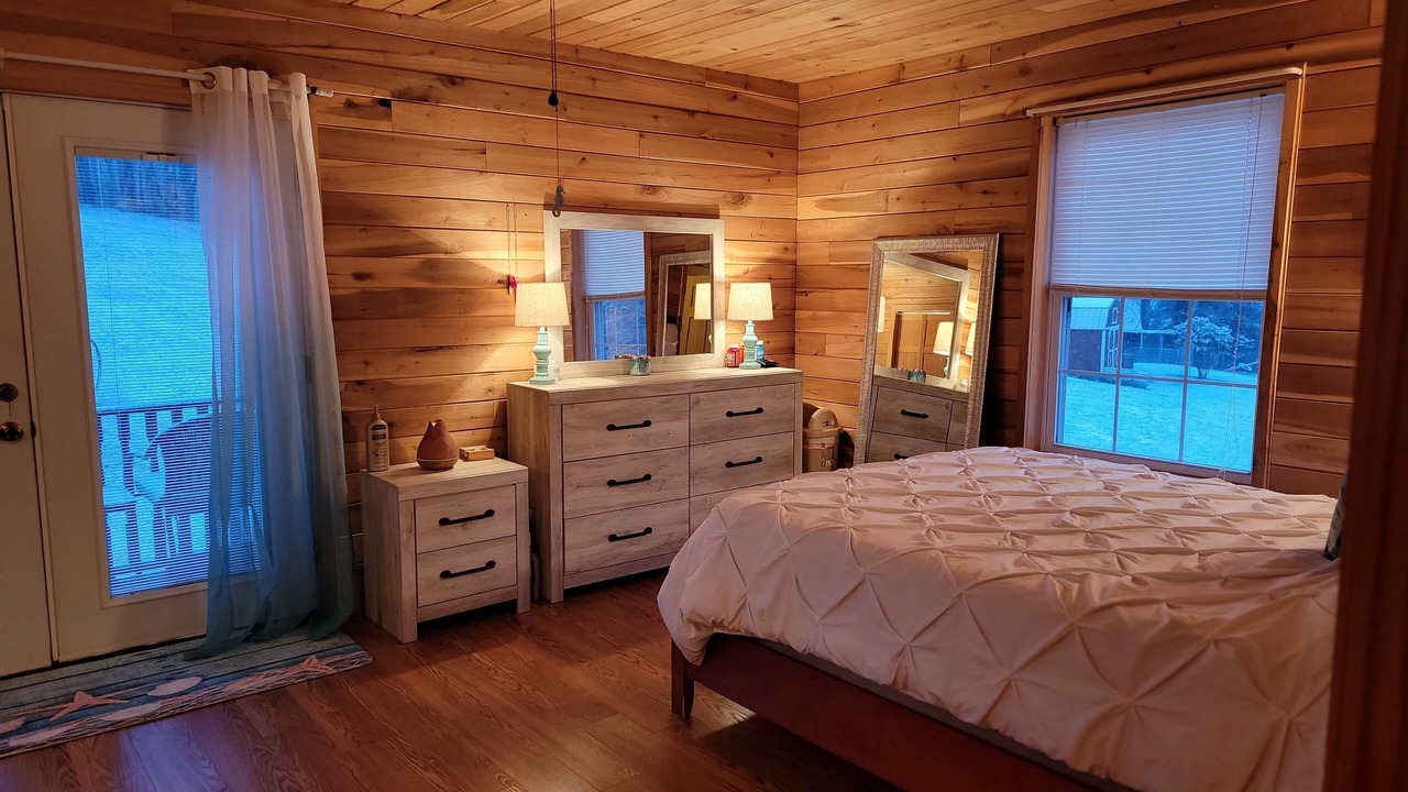 Photo of Bedroom in Clear Creek