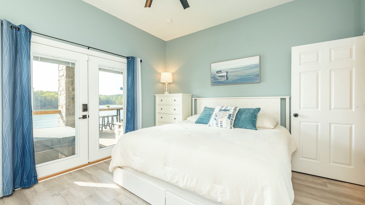 Photo of Bedroom in Marion Lake Club