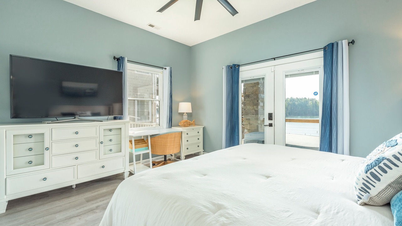 Photo of Bedroom in Marion Lake Club