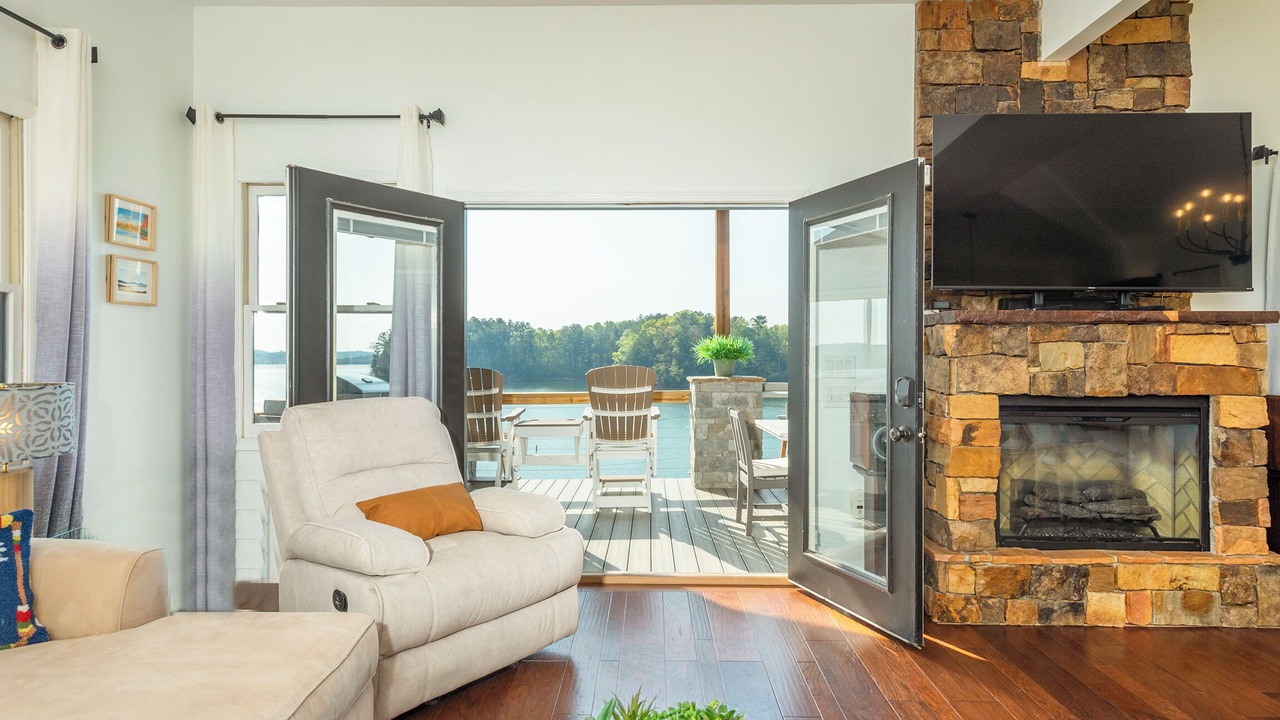 Photo of Livingroom in Marion Lake Club