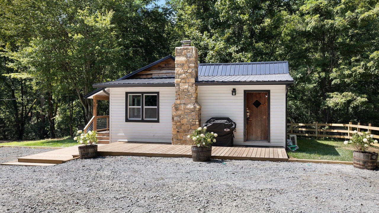 Photo of Outdoor in Hendersonville