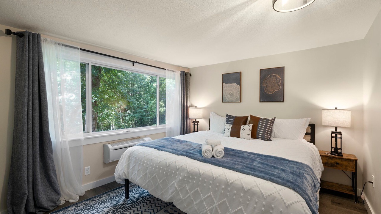 Photo of Bedroom in Hendersonville