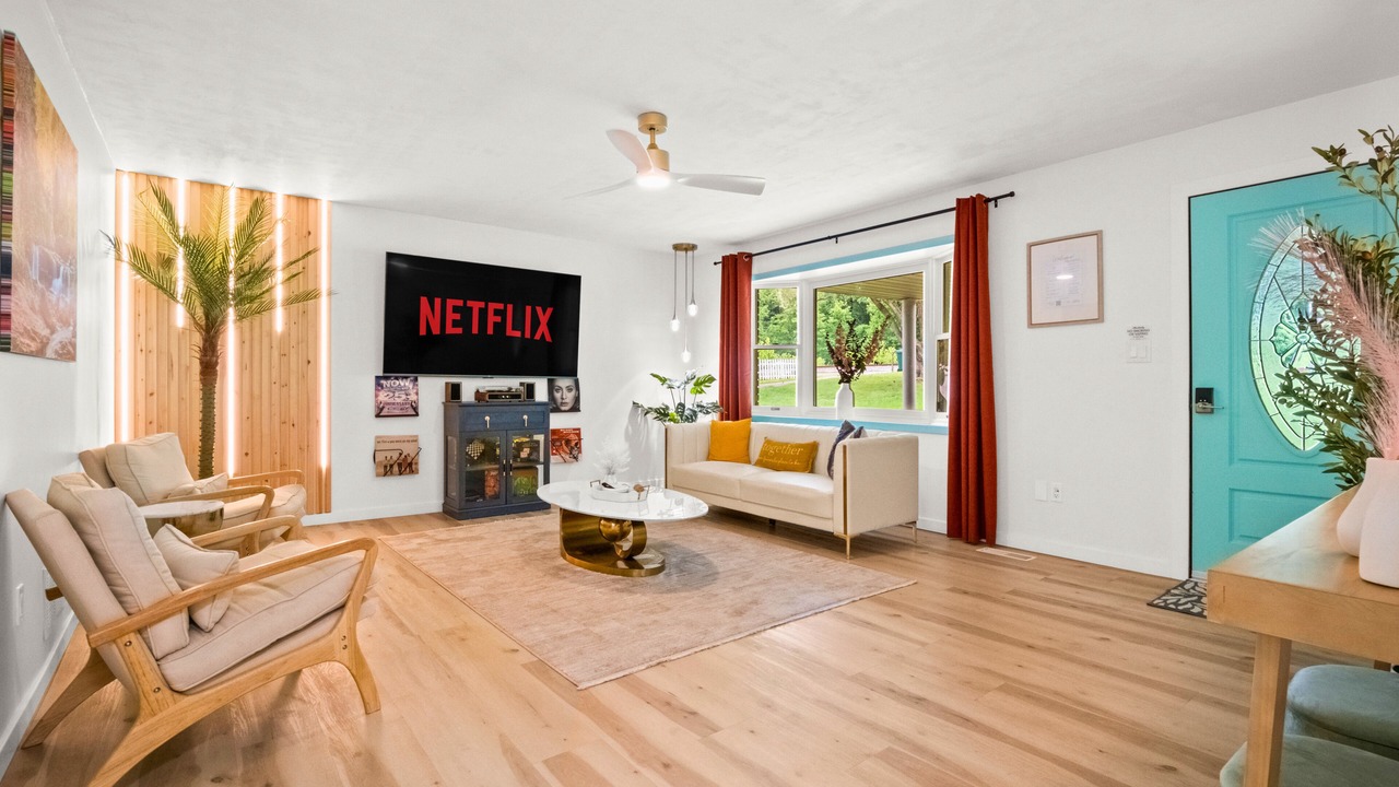 Photo of Livingroom in Deep Water