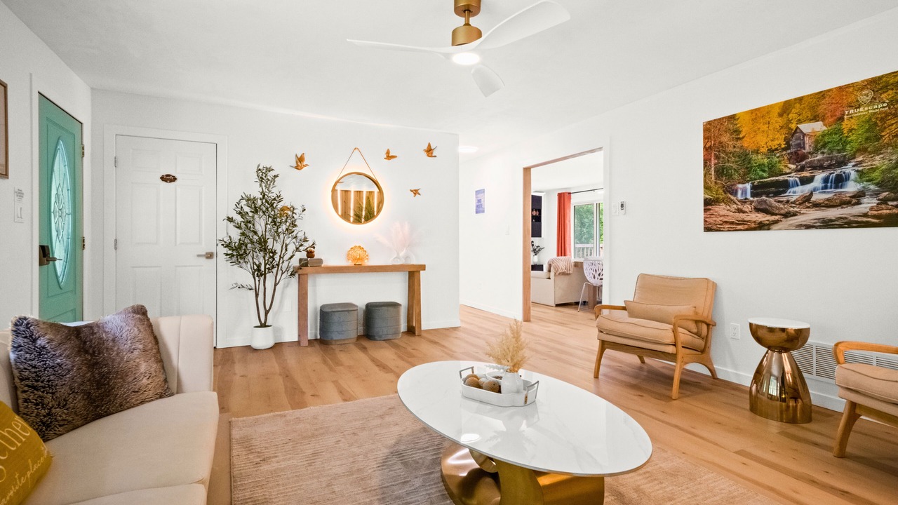 Photo of Livingroom in Deep Water