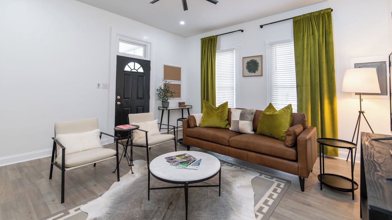 Photo of Livingroom in West Suburb