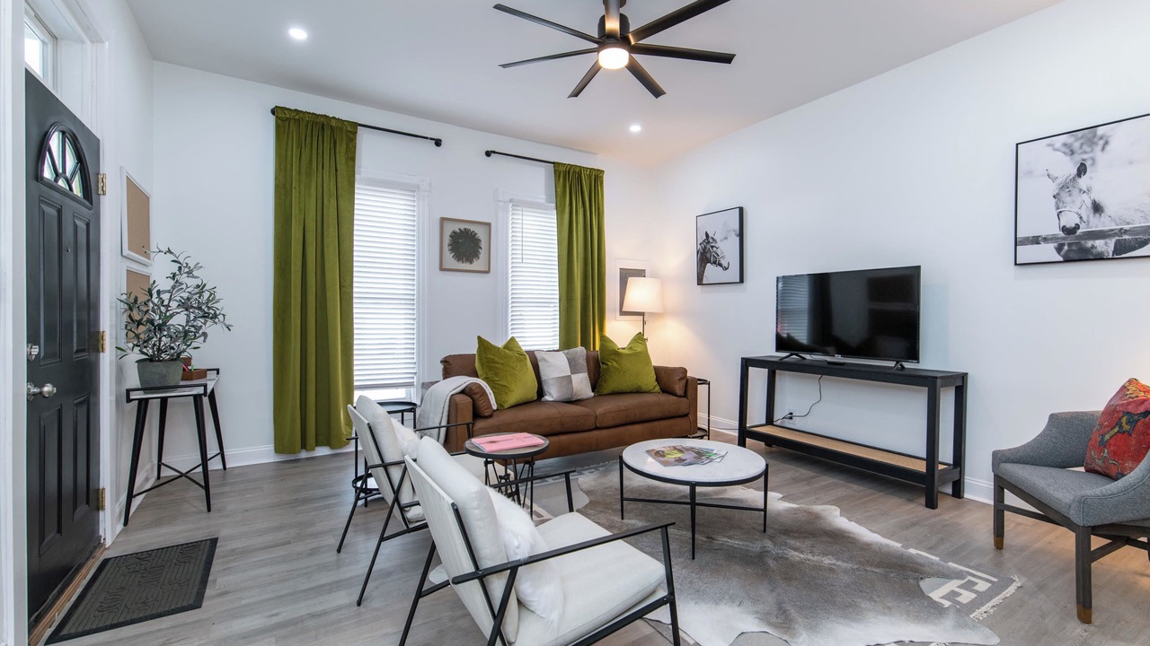Photo of Livingroom in West Suburb
