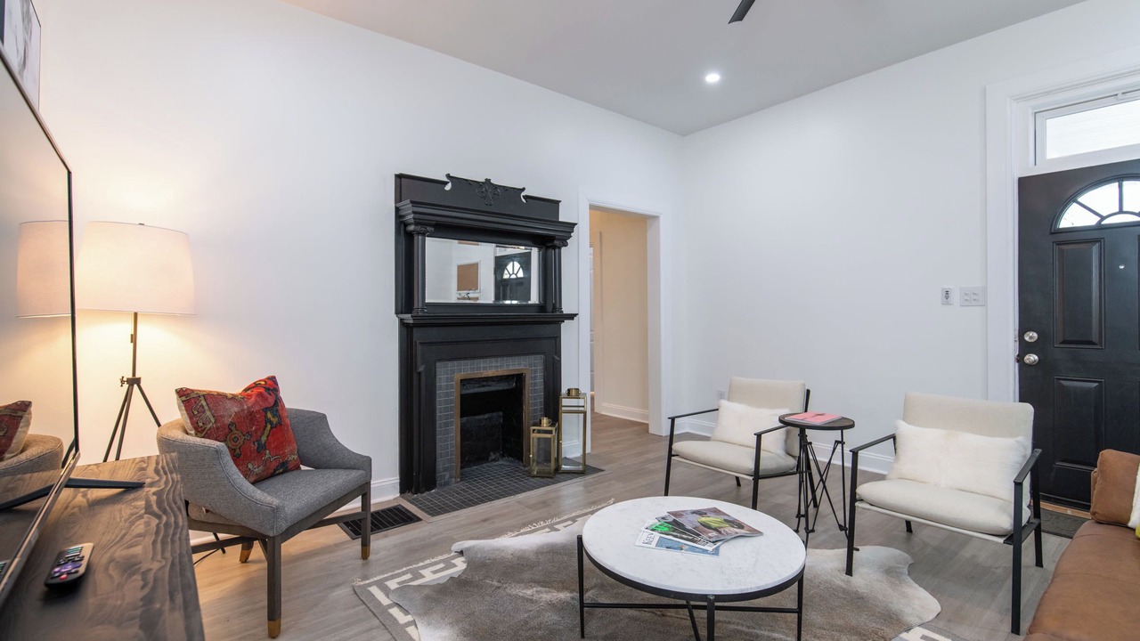 Photo of Livingroom in West Suburb