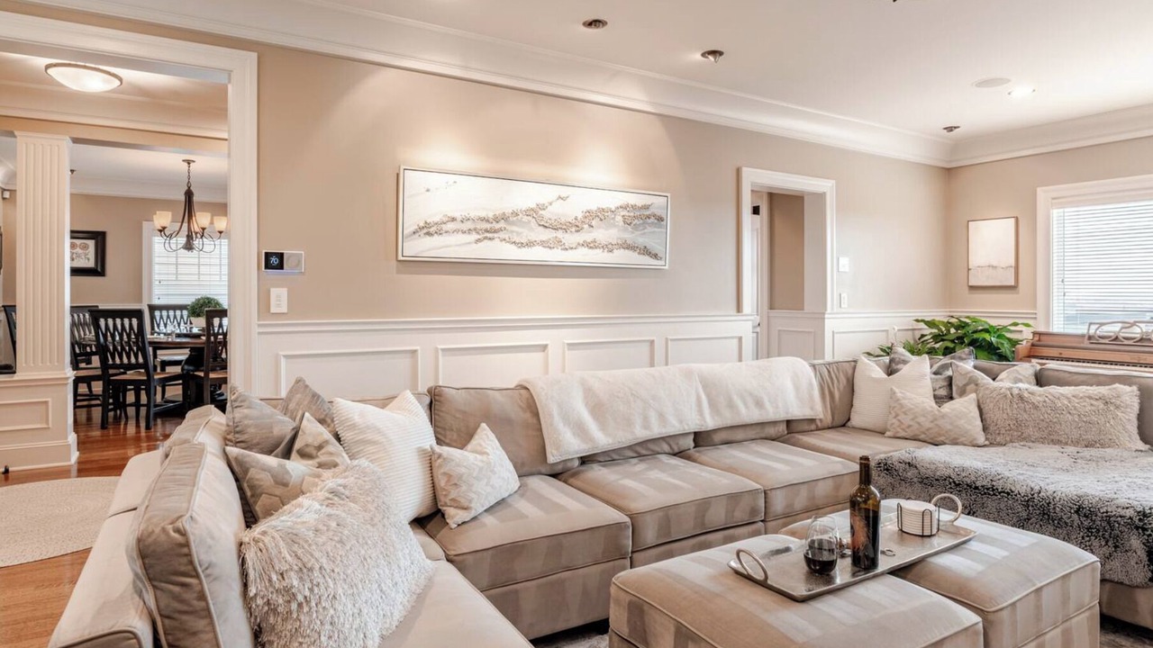 Photo of Livingroom in East Queen Anne