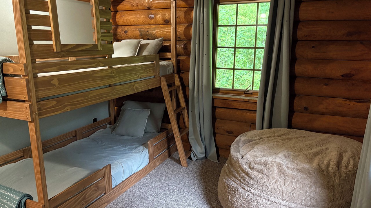 Photo of Bedroom in Campton
