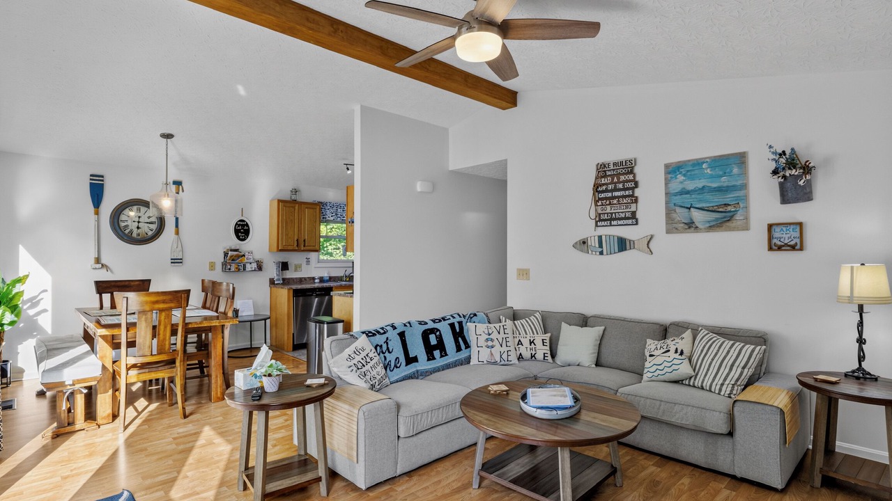 Photo of Livingroom in Crittenden