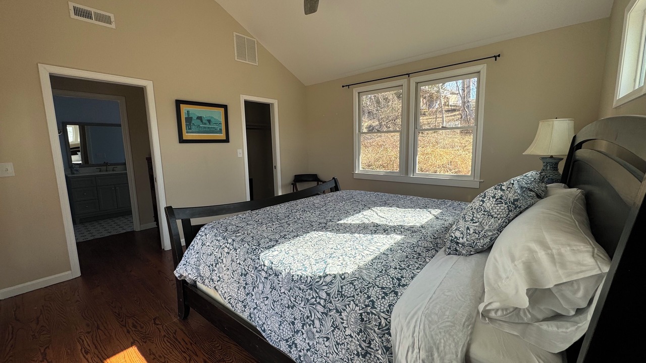 Photo of Bedroom in Woodfin